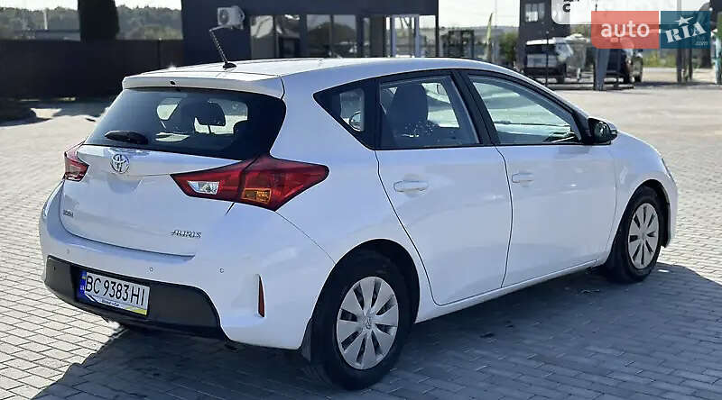 Хэтчбек Toyota Auris 2014 в Львове