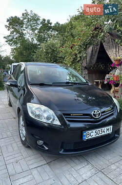 Хэтчбек Toyota Auris 2011 в Львове