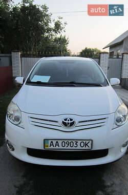 Хэтчбек Toyota Auris 2012 в Умани