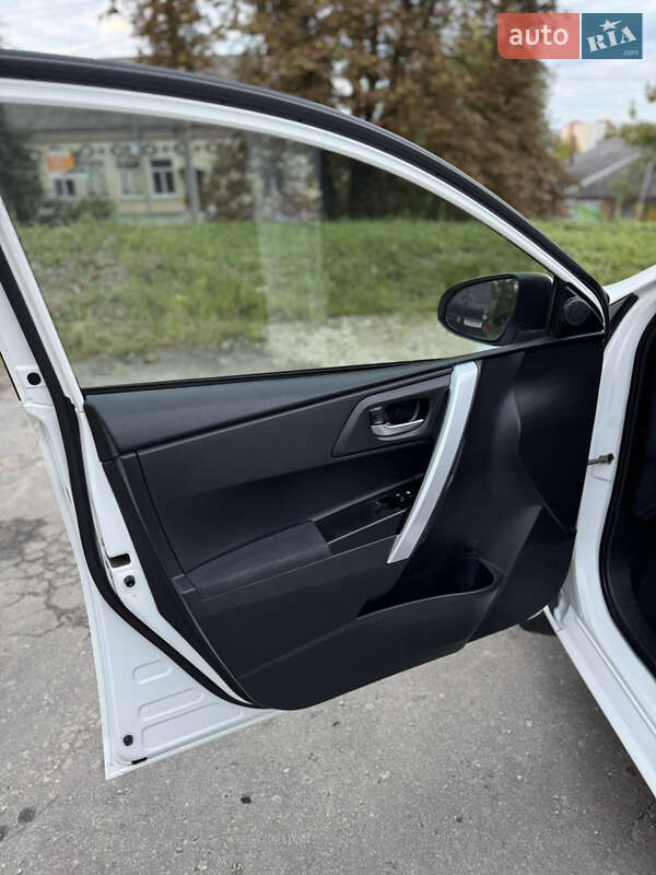 Хэтчбек Toyota Auris 2013 в Хмельницком фото 31 Хэтчбек Toyota Auris 2013 в Хмельницком