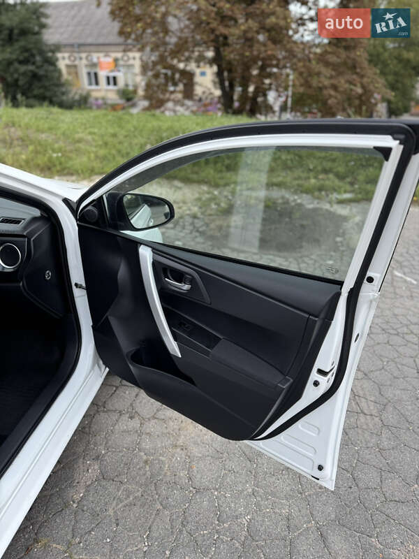 Хэтчбек Toyota Auris 2013 в Хмельницком фото 33 Хэтчбек Toyota Auris 2013 в Хмельницком