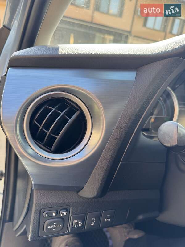 Хэтчбек Toyota Auris 2013 в Хмельницком