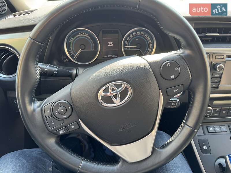 Хэтчбек Toyota Auris 2013 в Хмельницком