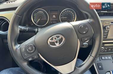 Хэтчбек Toyota Auris 2013 в 