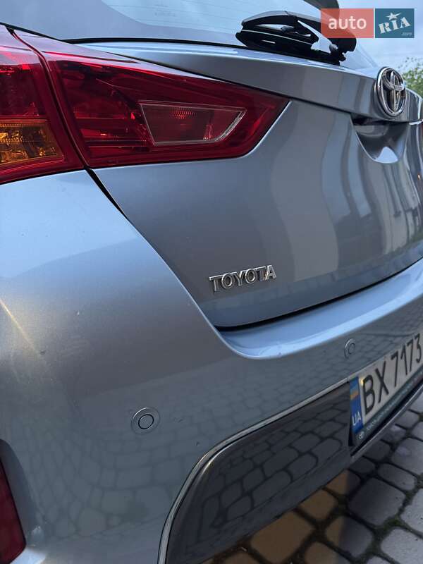 Хэтчбек Toyota Auris 2013 в Хмельницком