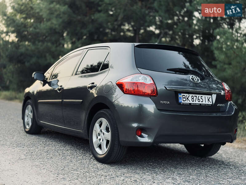 Хетчбек Toyota Auris 2012 в Черкасах