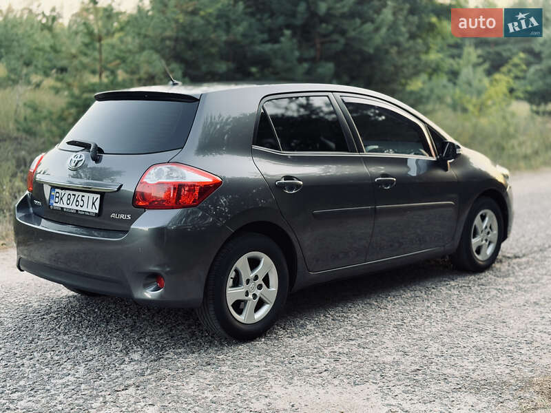Хетчбек Toyota Auris 2012 в Черкасах