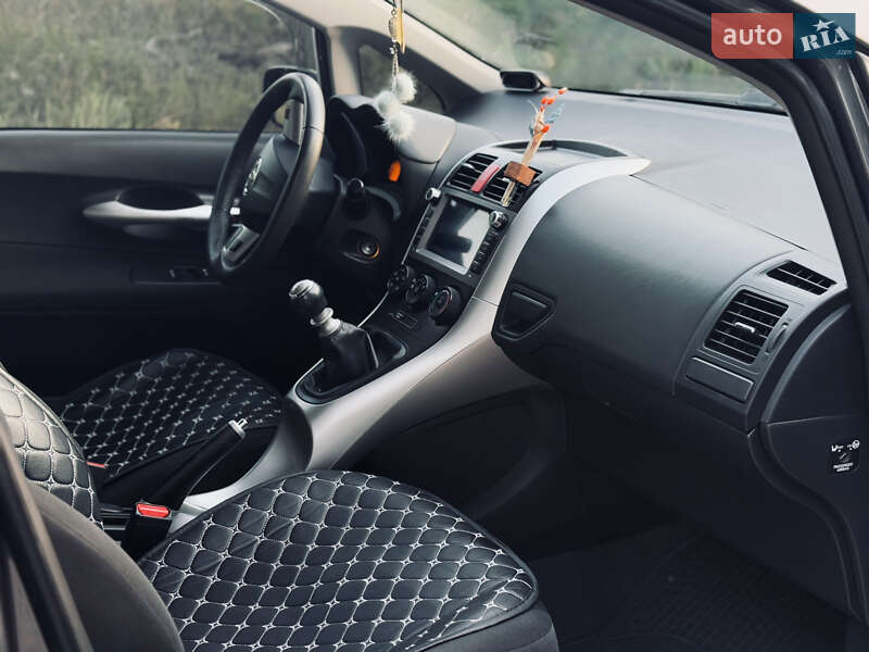 Хетчбек Toyota Auris 2012 в Черкасах