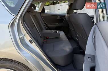 Хэтчбек Toyota Auris 2012 в 