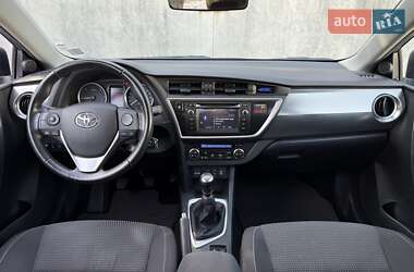 Хэтчбек Toyota Auris 2012 в 
