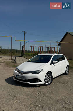 Хетчбек Toyota Auris 2016 в Чернівцях