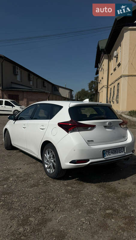 Хетчбек Toyota Auris 2016 в Чернівцях