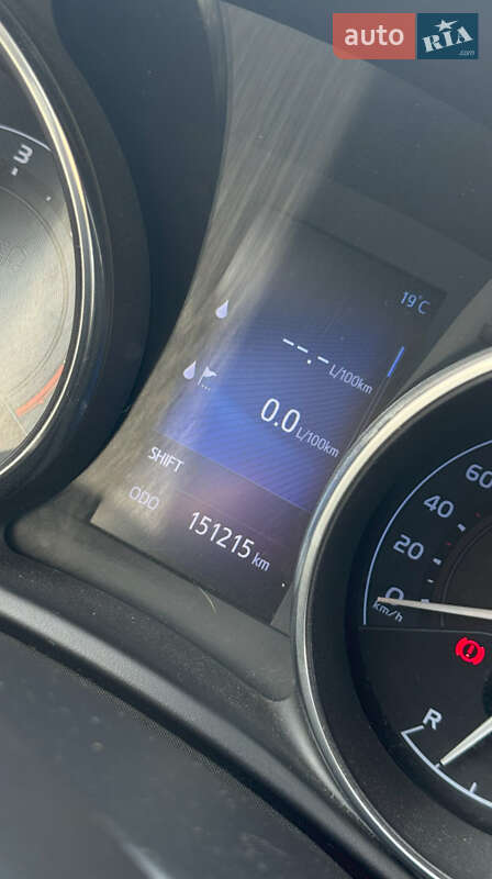 Хетчбек Toyota Auris 2016 в Чернівцях