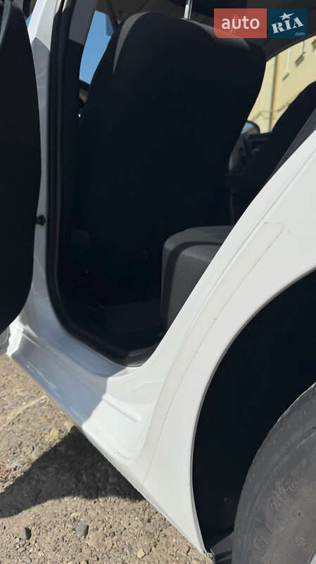 Хетчбек Toyota Auris 2016 в Чернівцях