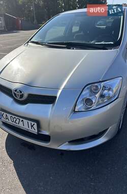Хэтчбек Toyota Auris 2008 в 