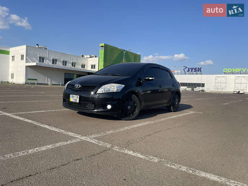 Хэтчбек Toyota Auris 2011 в Одессе
