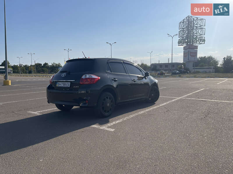 Хэтчбек Toyota Auris 2011 в Одессе