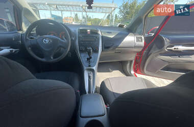Хэтчбек Toyota Auris 2007 в 
