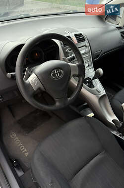 Хэтчбек Toyota Auris 2007 в 