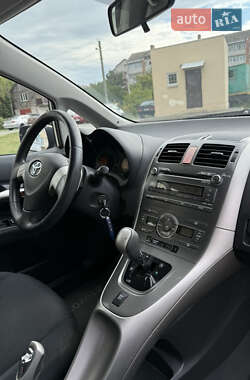 Хэтчбек Toyota Auris 2007 в 