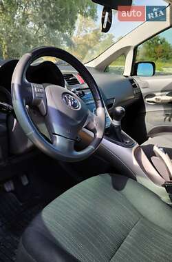 Хэтчбек Toyota Auris 2008 в 