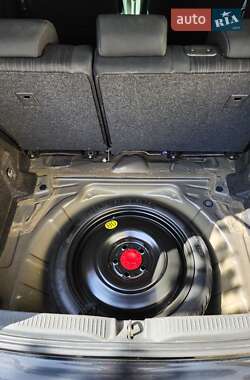 Хэтчбек Toyota Auris 2008 в 