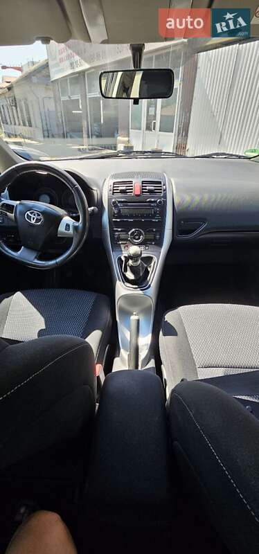Хэтчбек Toyota Auris 2010 в Запорожье