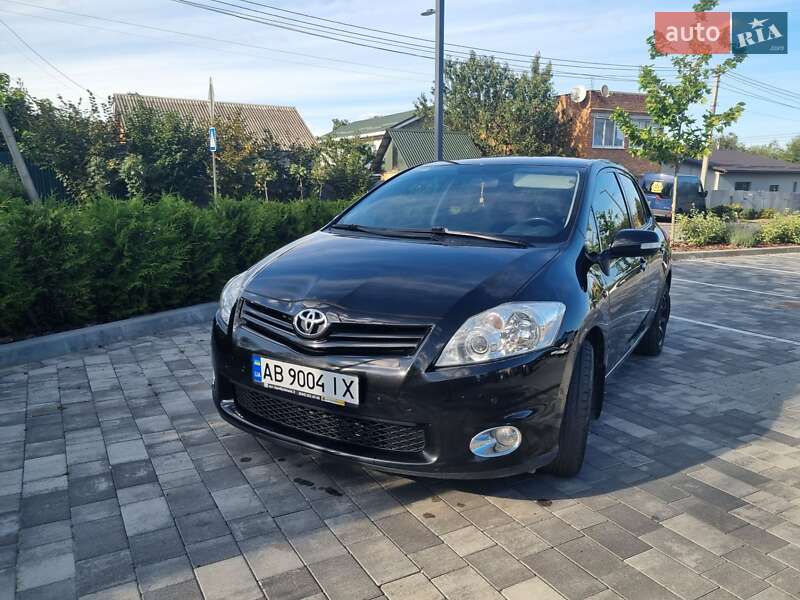 Хэтчбек Toyota Auris 2011 в Виннице