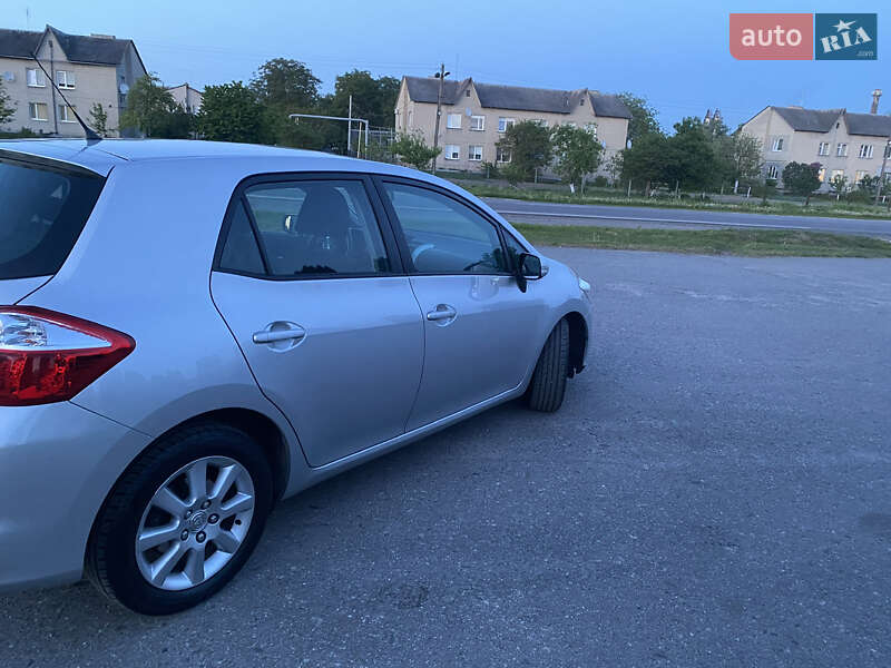Хэтчбек Toyota Auris 2010 в Киеве