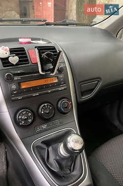 Хэтчбек Toyota Auris 2010 в 