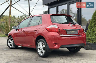 Хэтчбек Toyota Auris 2010 в 