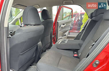 Хэтчбек Toyota Auris 2010 в 