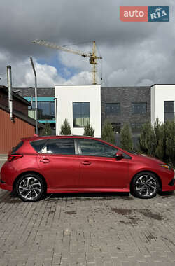 Хэтчбек Toyota Auris 2015 в 