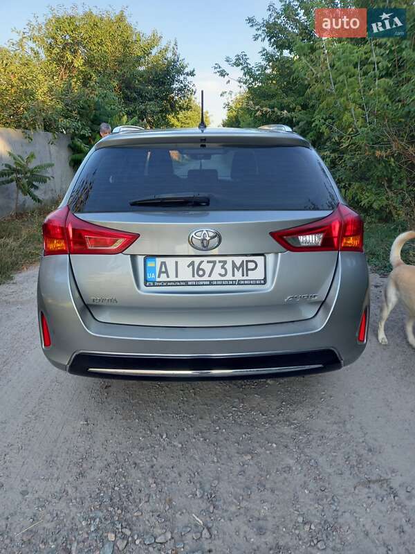 Универсал Toyota Auris 2014 в Обухове