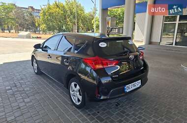 Хэтчбек Toyota Auris 2013 в 