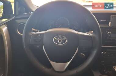 Хэтчбек Toyota Auris 2013 в 