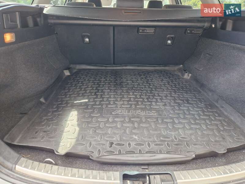 Універсал Toyota Auris 2013 в Львові