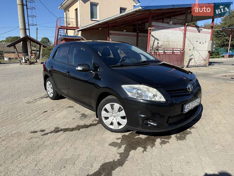 Хетчбек Toyota Auris 2010 в Тростянці