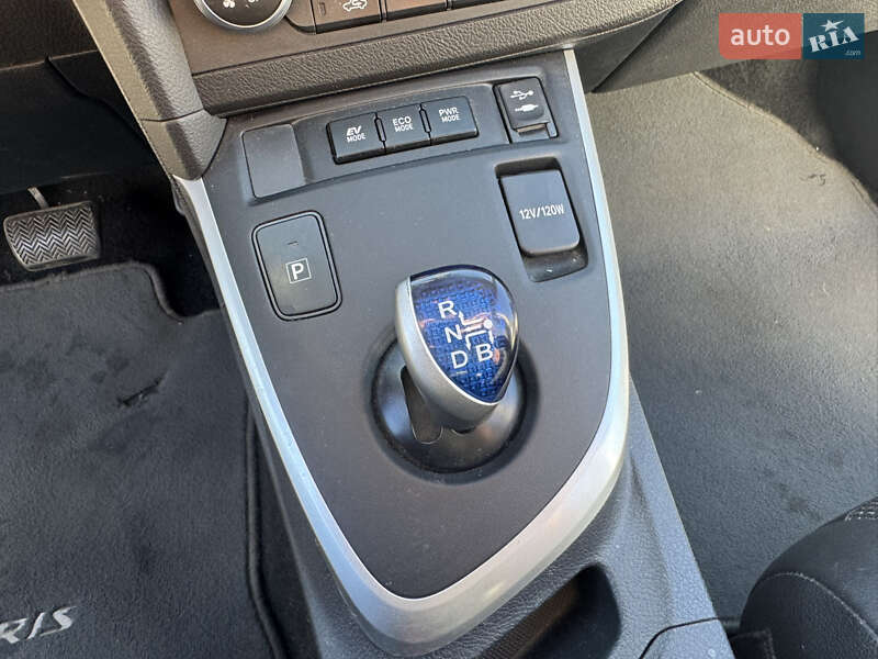 Хэтчбек Toyota Auris 2013 в Киеве