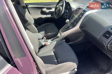 Хэтчбек Toyota Auris 2011 в 
