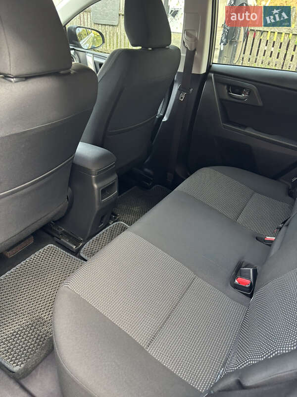Универсал Toyota Auris 2014 в Новояворовске фото 10 Универсал Toyota Auris 2014 в Новояворовске