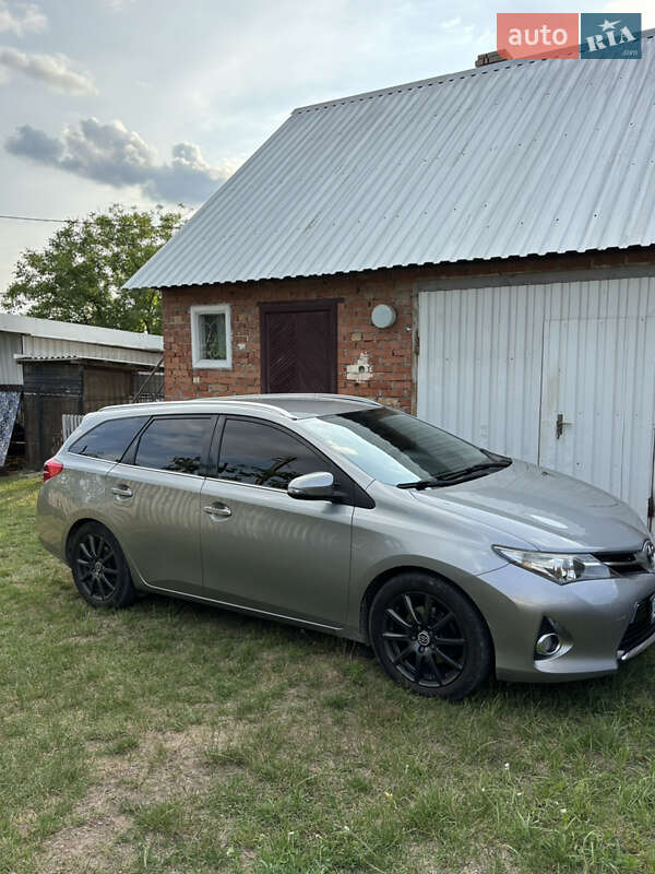 Универсал Toyota Auris 2014 в Новояворовске фото 4 Универсал Toyota Auris 2014 в Новояворовске