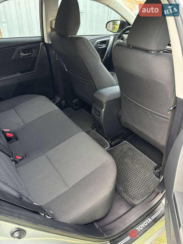 Универсал Toyota Auris 2014 в Новояворовске фото 14 Универсал Toyota Auris 2014 в Новояворовске