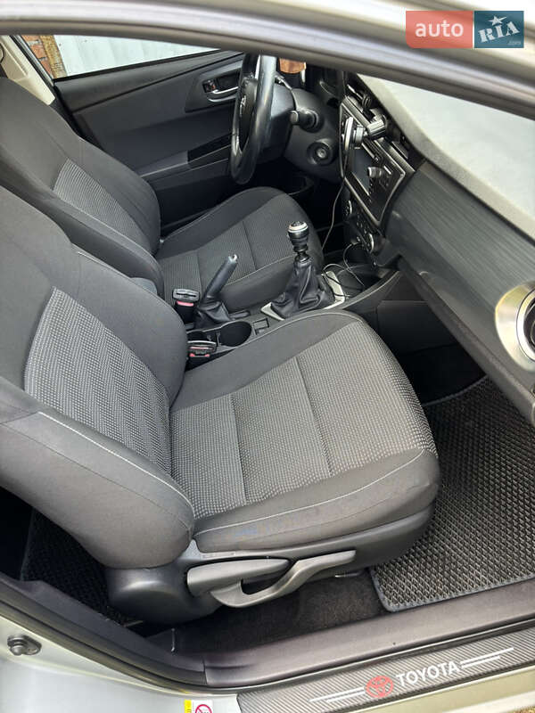 Универсал Toyota Auris 2014 в Новояворовске фото 21 Универсал Toyota Auris 2014 в Новояворовске