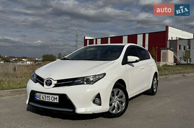 Хэтчбек Toyota Auris 2013 в Днепре