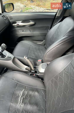 Хэтчбек Toyota Auris 2008 в 