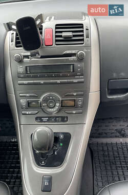 Хэтчбек Toyota Auris 2008 в 