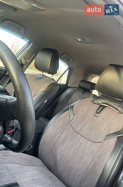 Хэтчбек Toyota Auris 2011 в 
