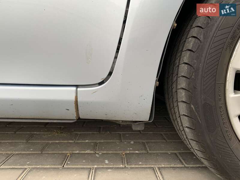 Хэтчбек Toyota Auris 2007 в Киеве