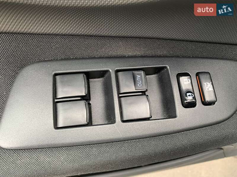 Хэтчбек Toyota Auris 2007 в Киеве